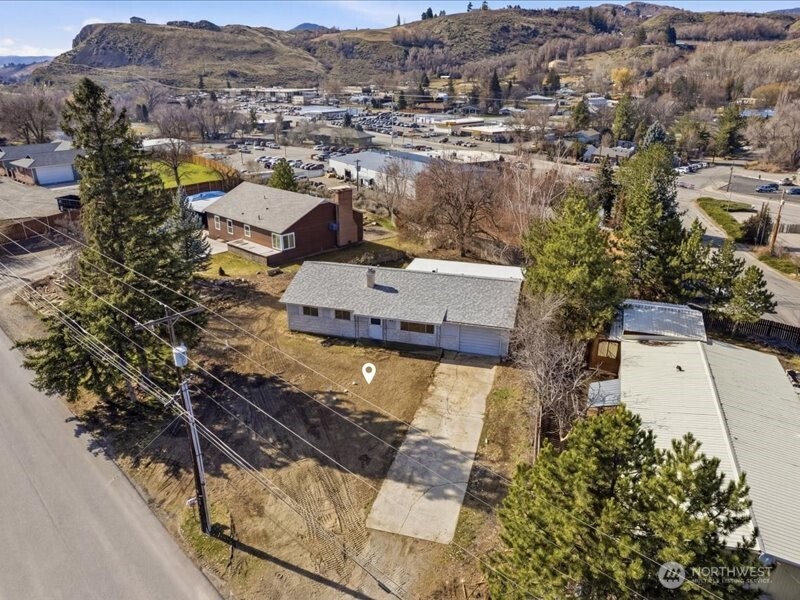 702 West Ridge Drive , Omak, WA 98841