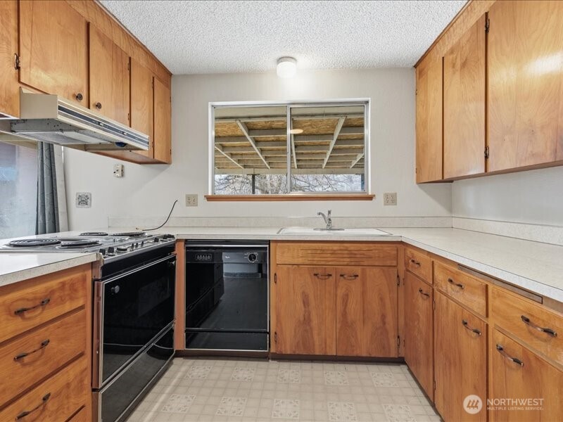 702 West Ridge Drive , Omak, WA 98841