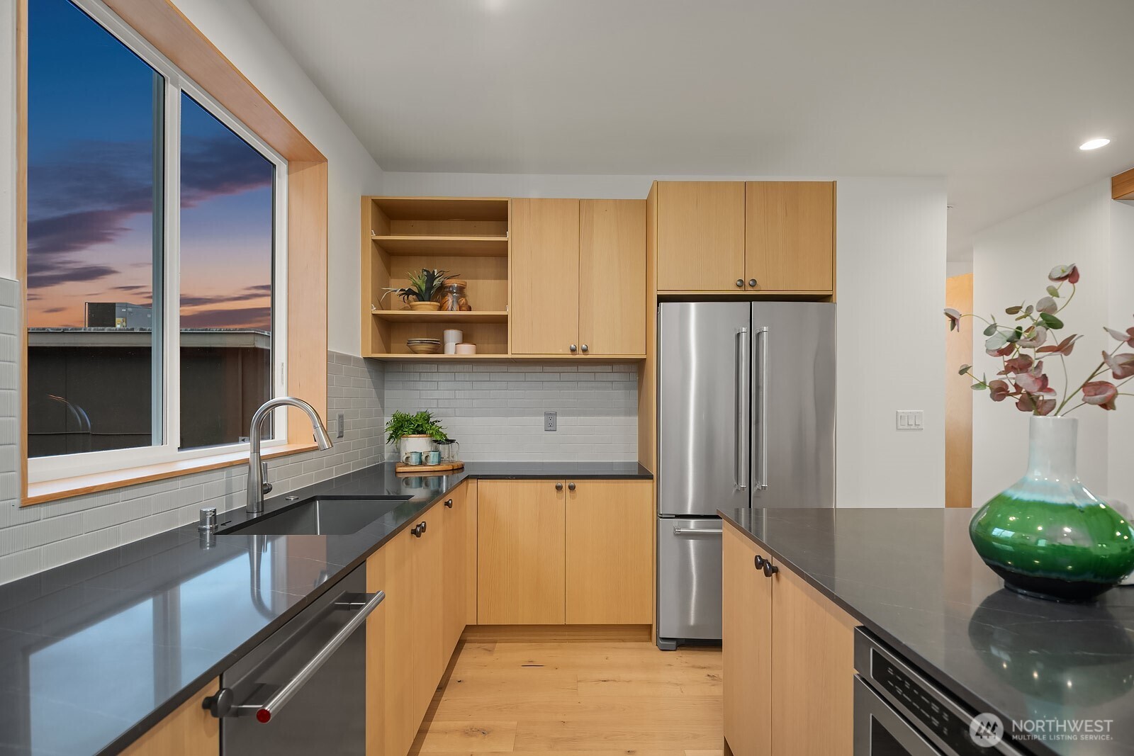 1810 E Mercer Street , Seattle, WA 98112