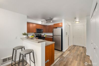 8745 Greenwood Avenue N #207, Seattle, WA 98103-3650 - Photo 12
