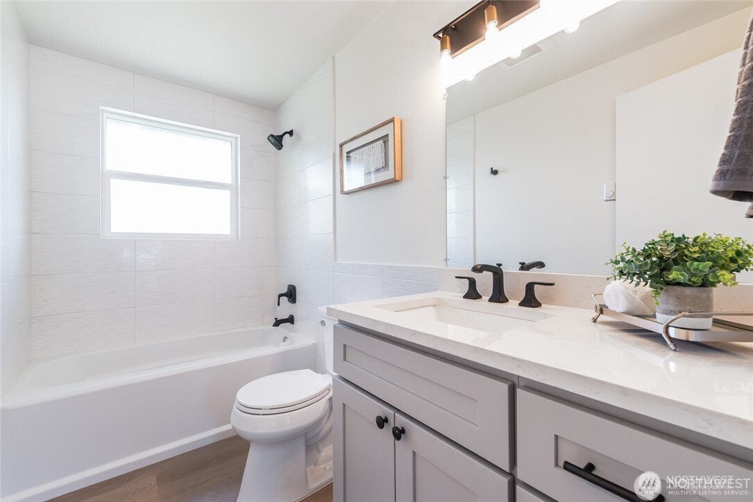 1303 Comet St , Milton, WA 98354