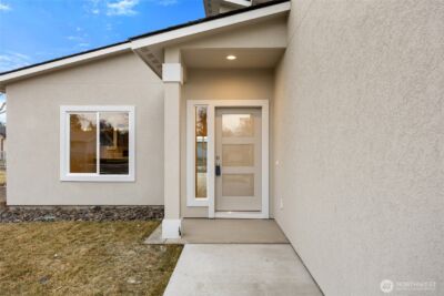 515 S Dorsing Street , Moses Lake, WA 98837 - Photo 2