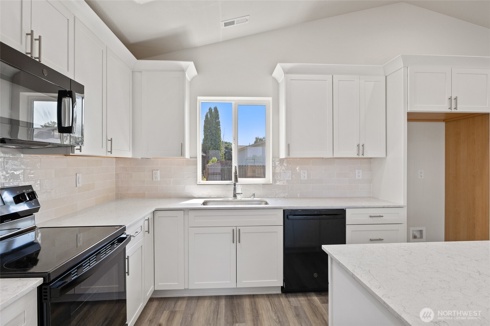 523 Dorsing Street , Moses Lake, WA 98837