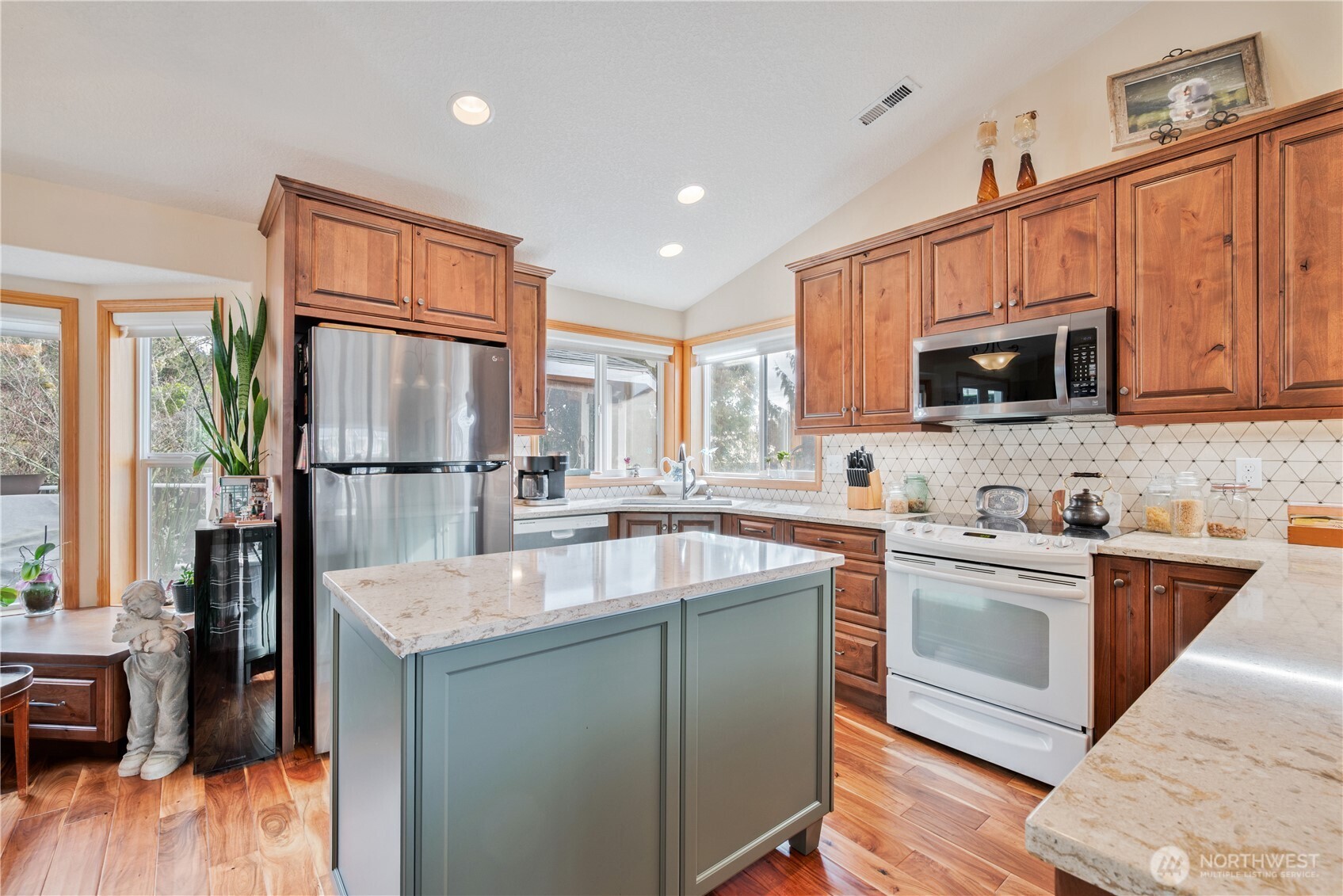 804 Edinburgh Court , Kelso, WA 98626