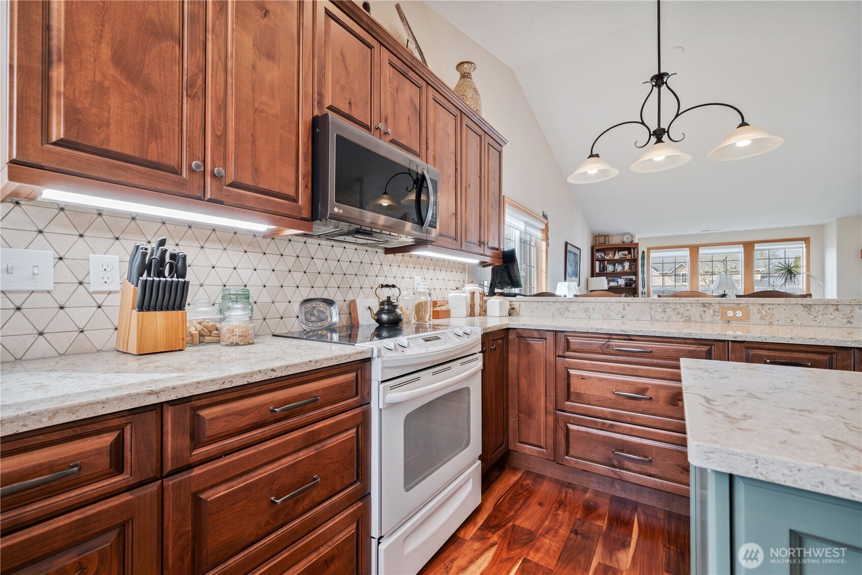 804 Edinburgh Court , Kelso, WA 98626