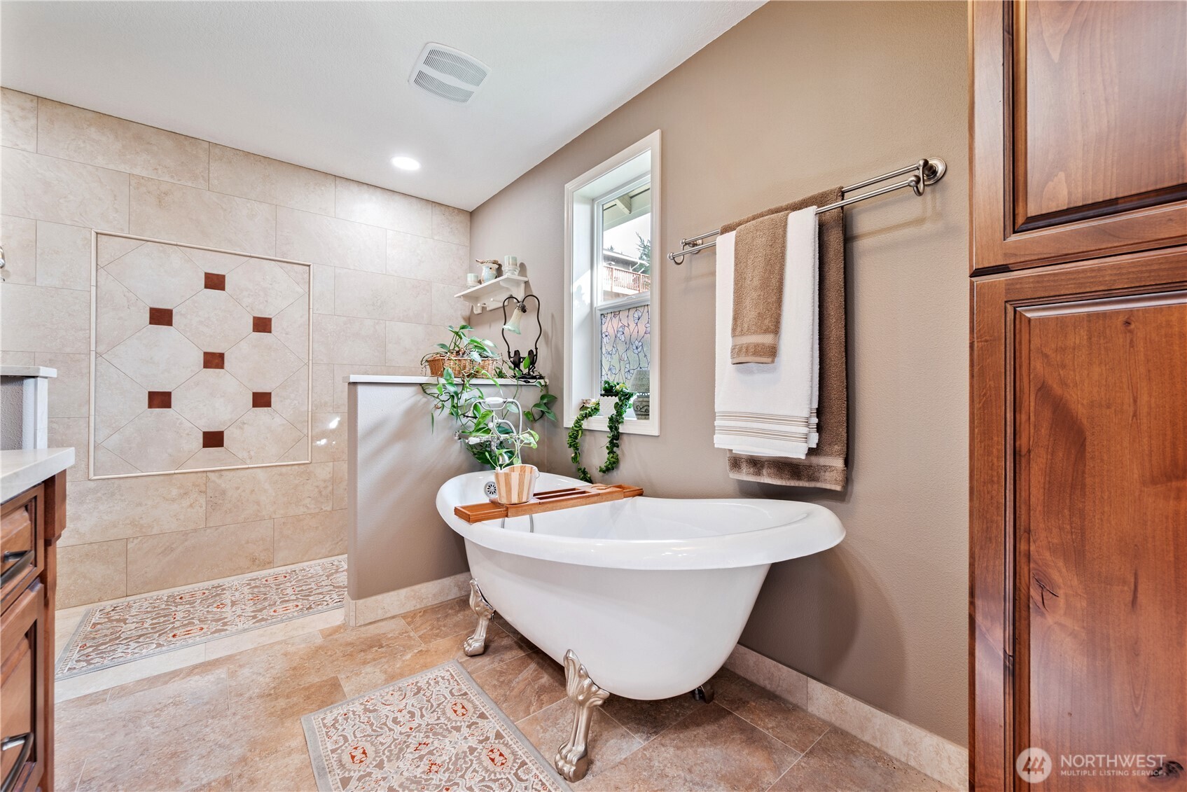 804 Edinburgh Court , Kelso, WA 98626