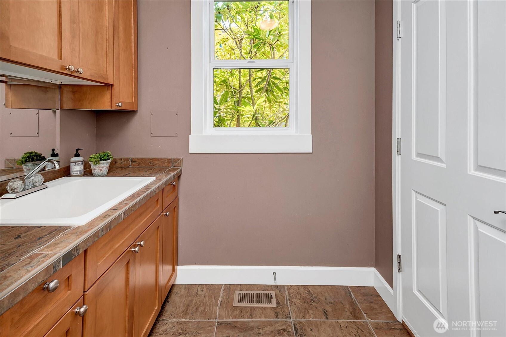 412 15th Avenue , Kirkland, WA 98033