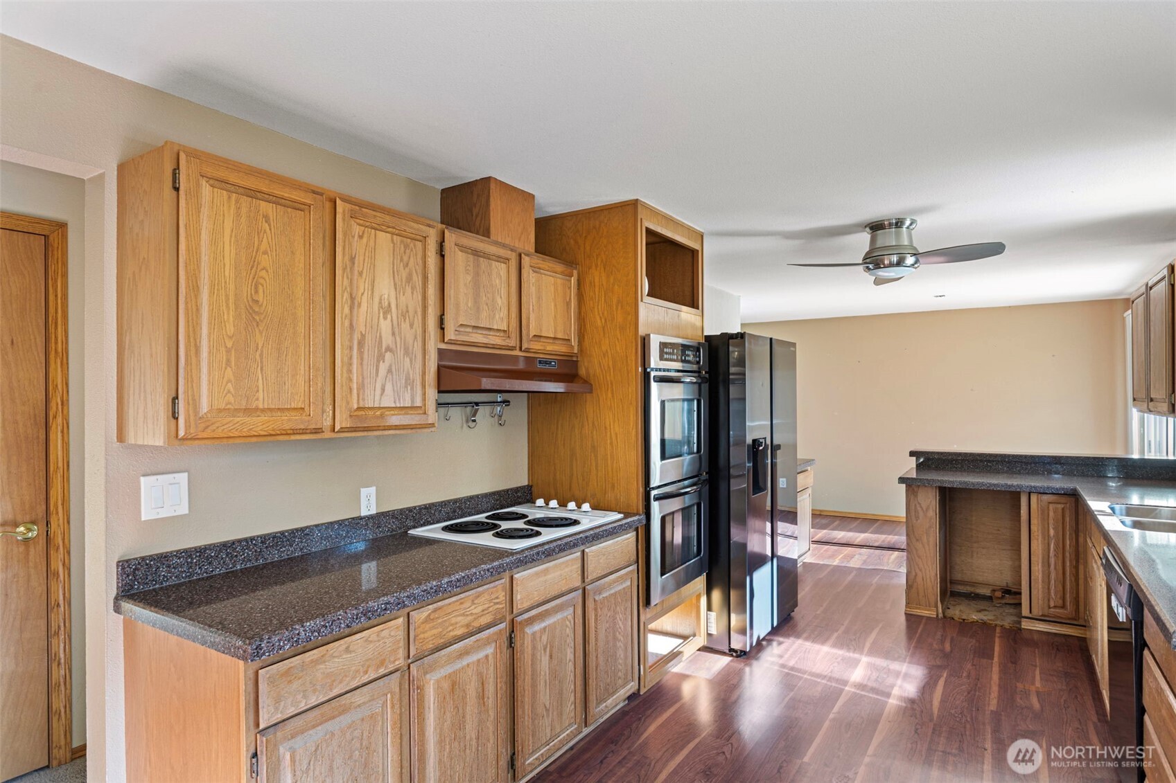 23829 SE 208th St , Maple Valley, WA 98038