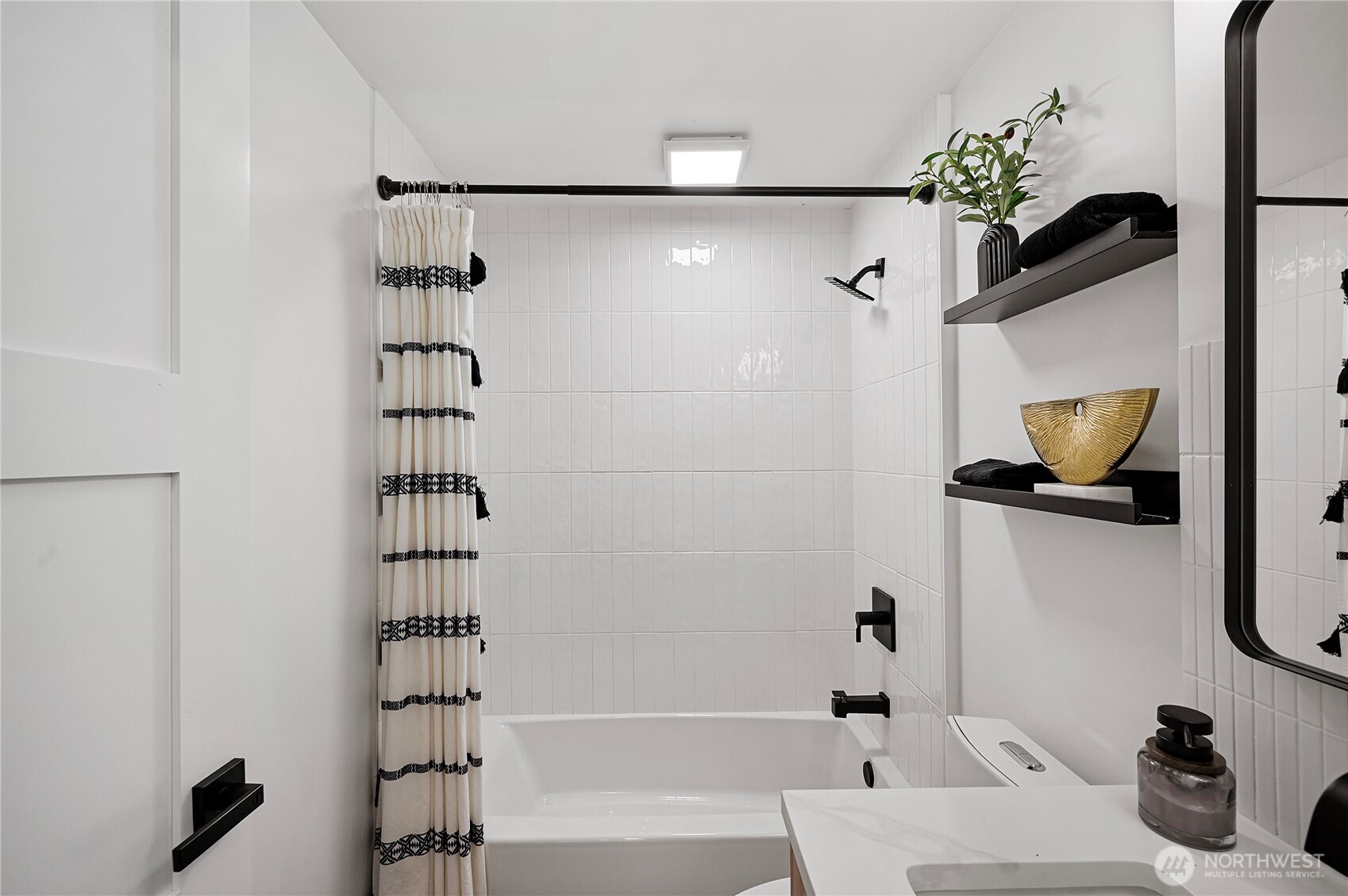 7106 32nd Avenue SW, Seattle, WA 98126