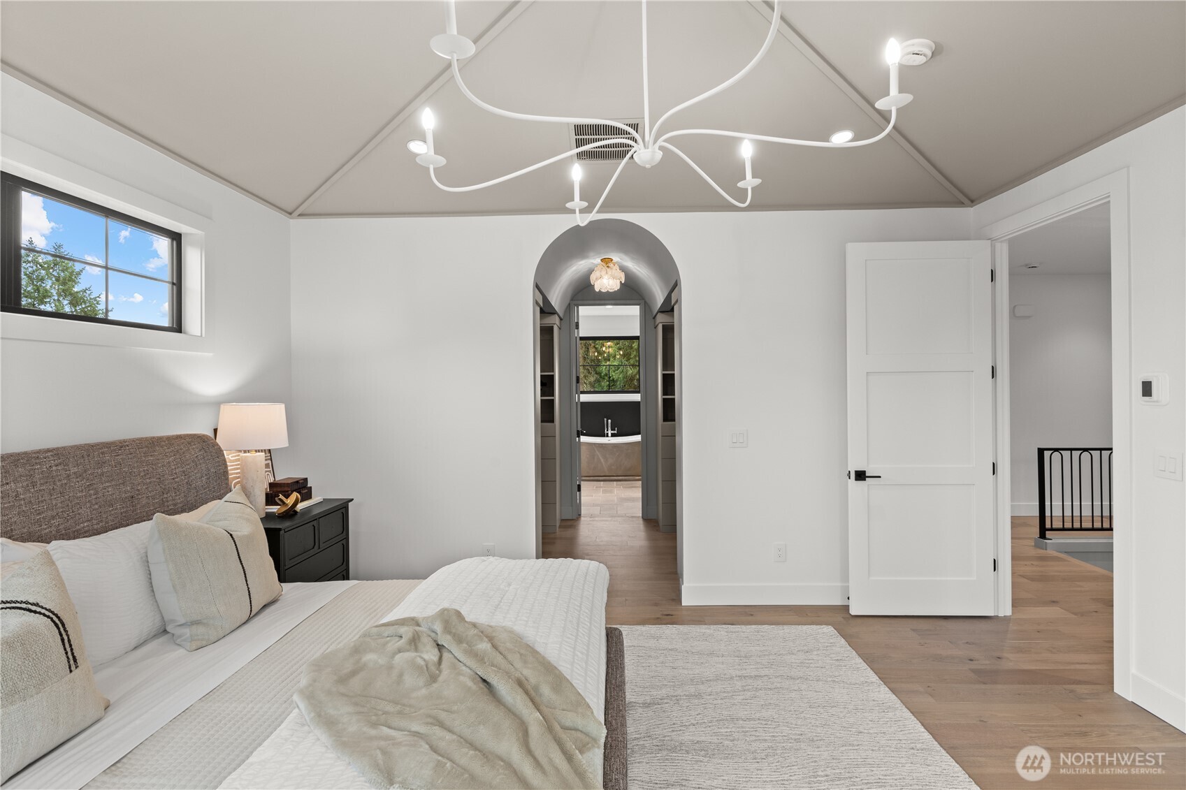 10789 SE 10th Street , Bellevue, WA 98004