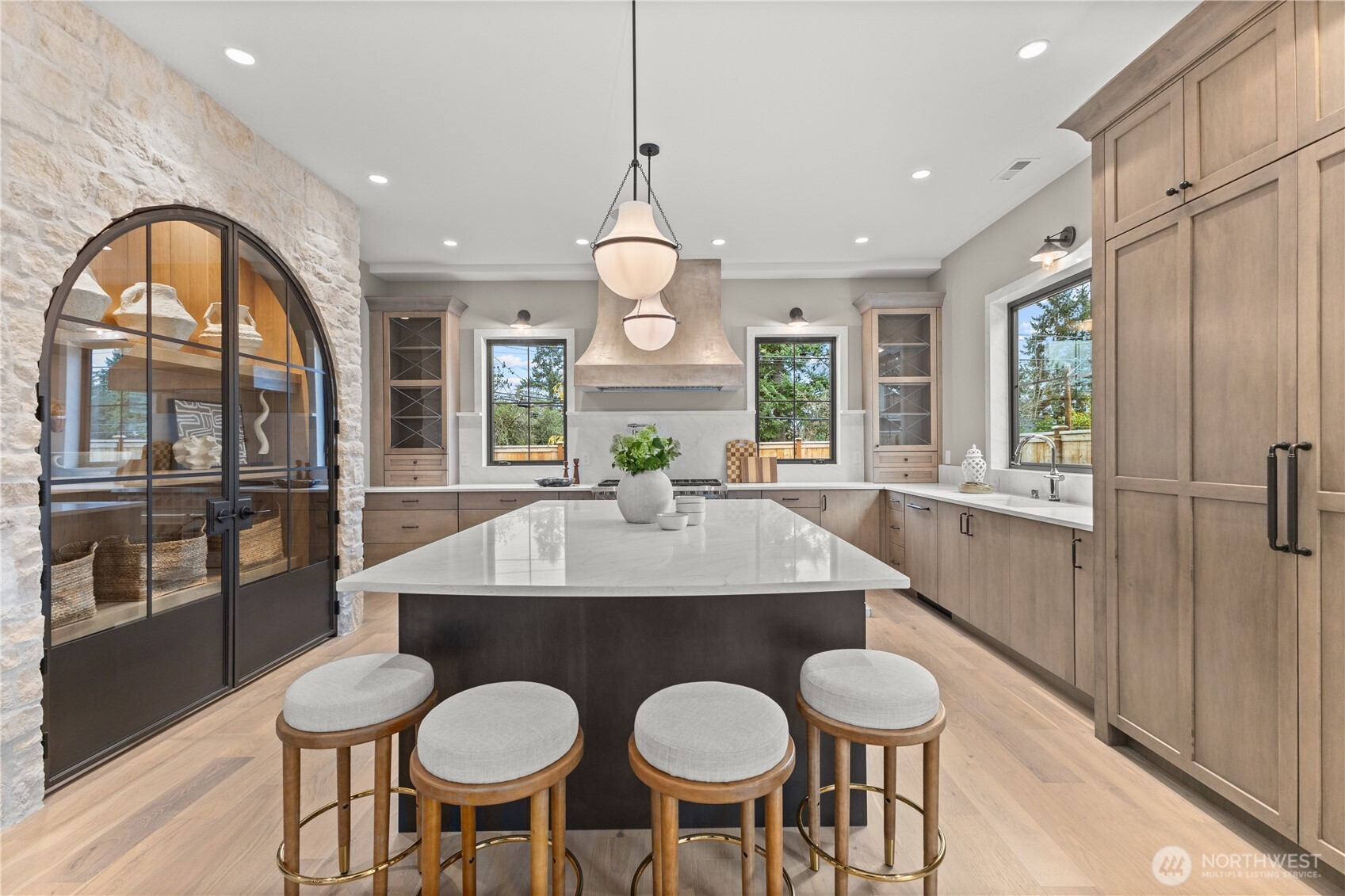 10789 SE 10th Street , Bellevue, WA 98004