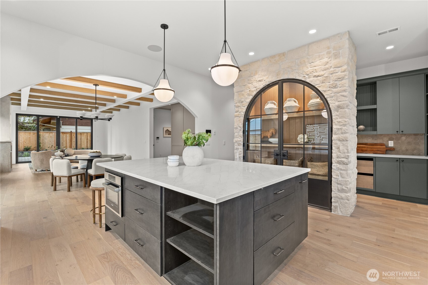 10789 SE 10th Street , Bellevue, WA 98004