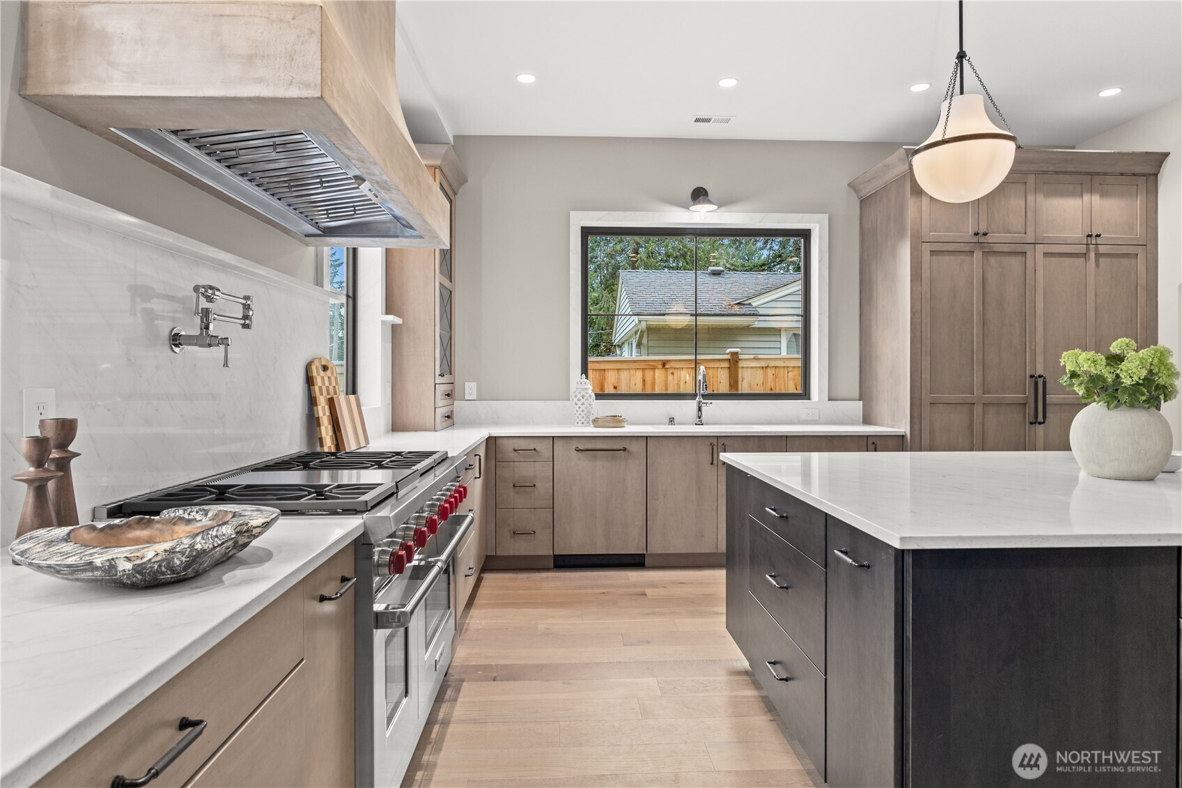 10789 SE 10th Street , Bellevue, WA 98004