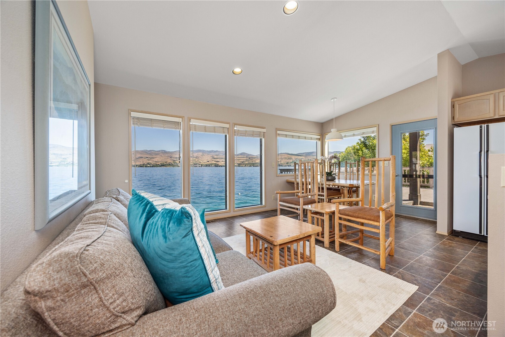 3150 S Lakeshore Road , Chelan, WA 98816