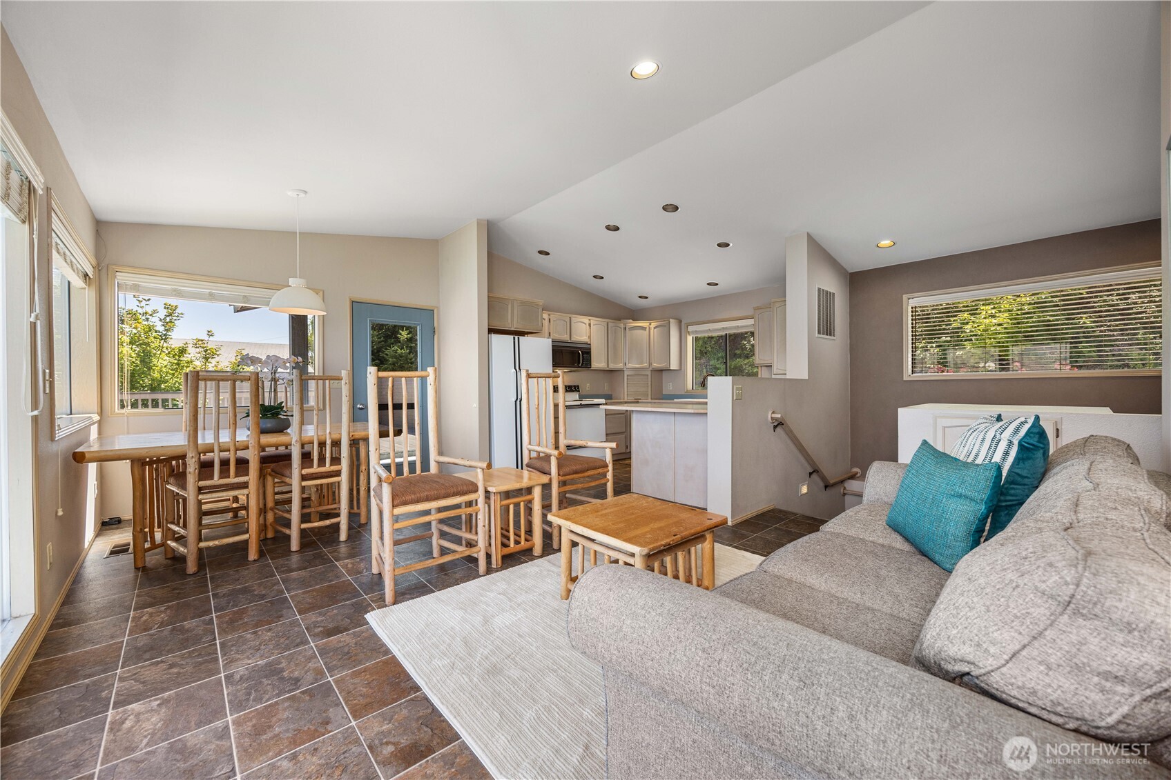 3150 S Lakeshore Road , Chelan, WA 98816