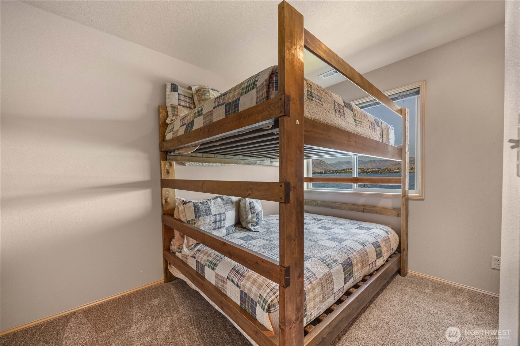 3150 S Lakeshore Road , Chelan, WA 98816