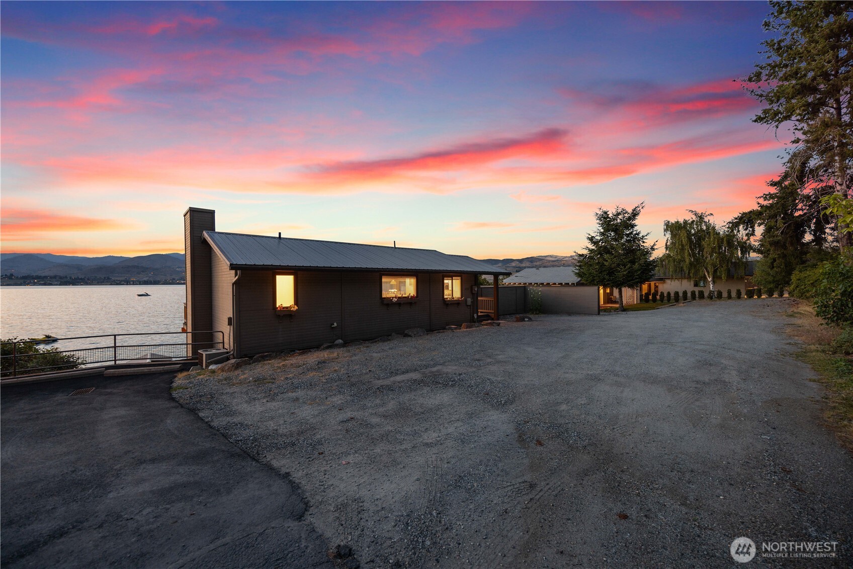 3150 S Lakeshore Road , Chelan, WA 98816