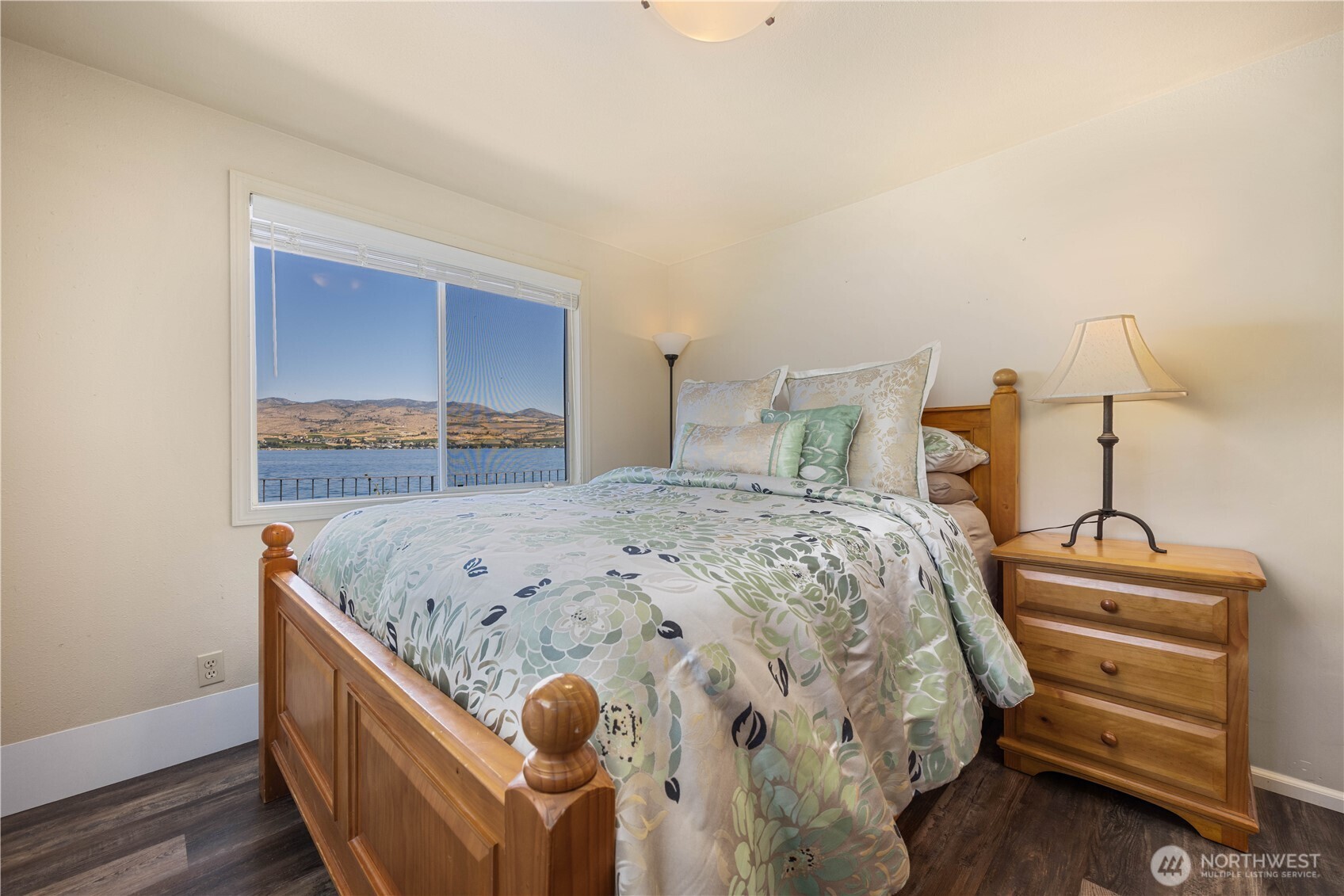 3132 S Lakeshore Road , Chelan, WA 98816