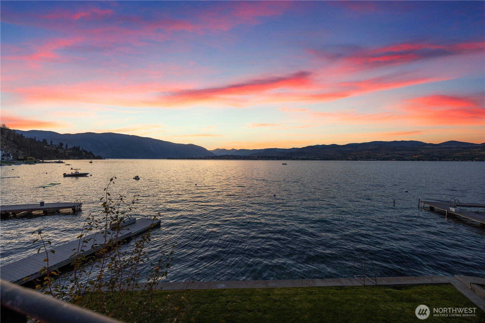 3132 S Lakeshore Road , Chelan, WA 98816