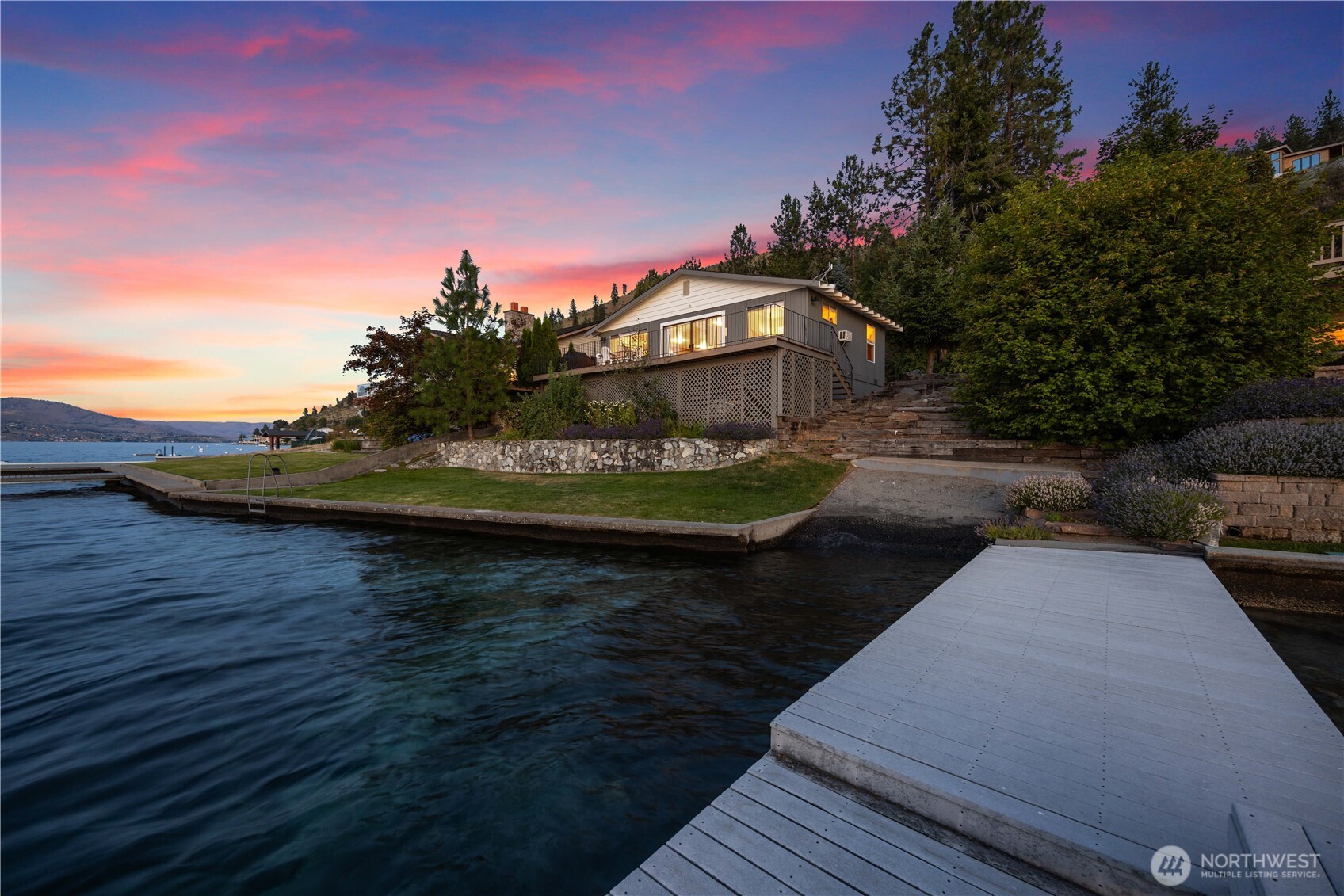3132 S Lakeshore Road , Chelan, WA 98816