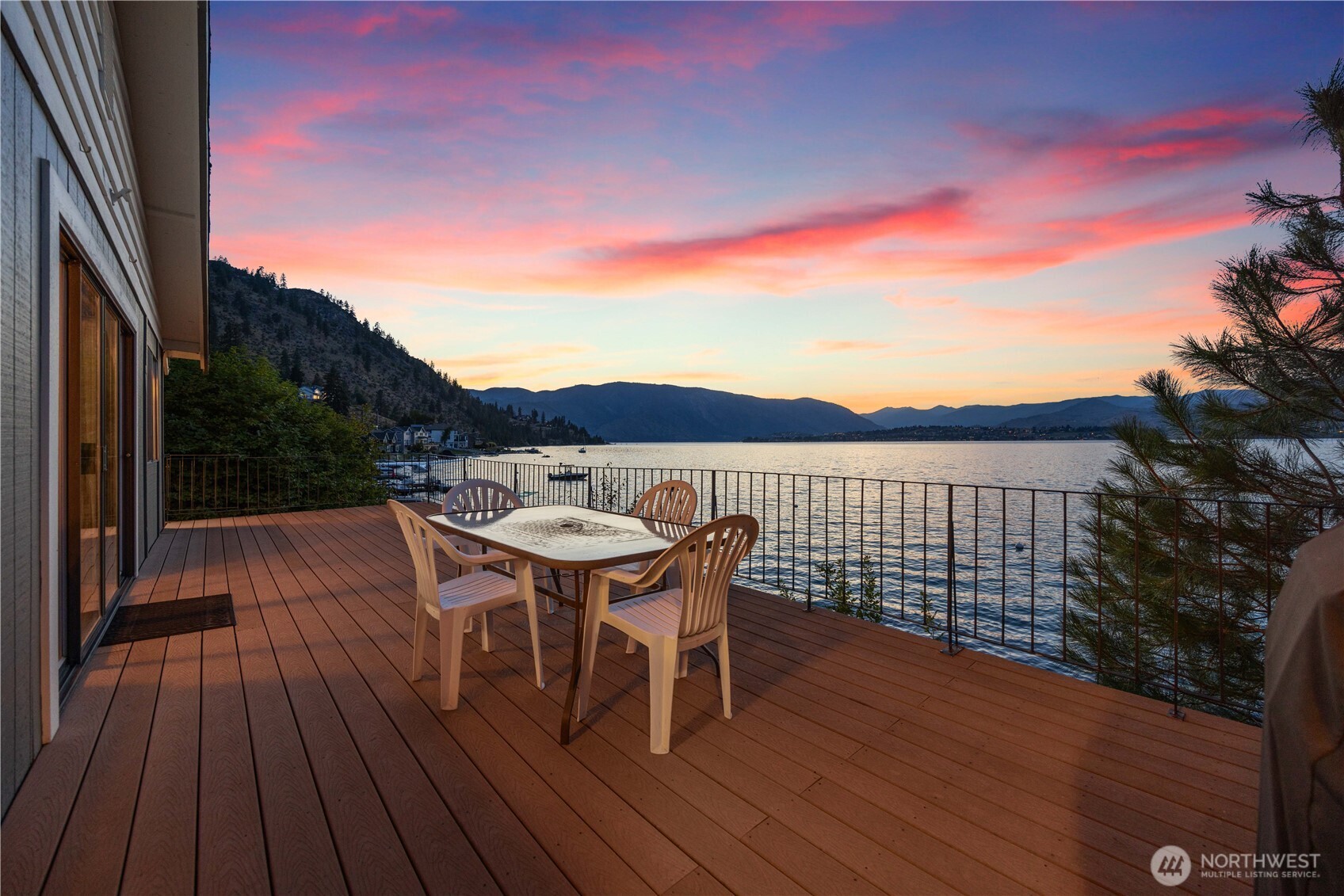 3132 S Lakeshore Road , Chelan, WA 98816