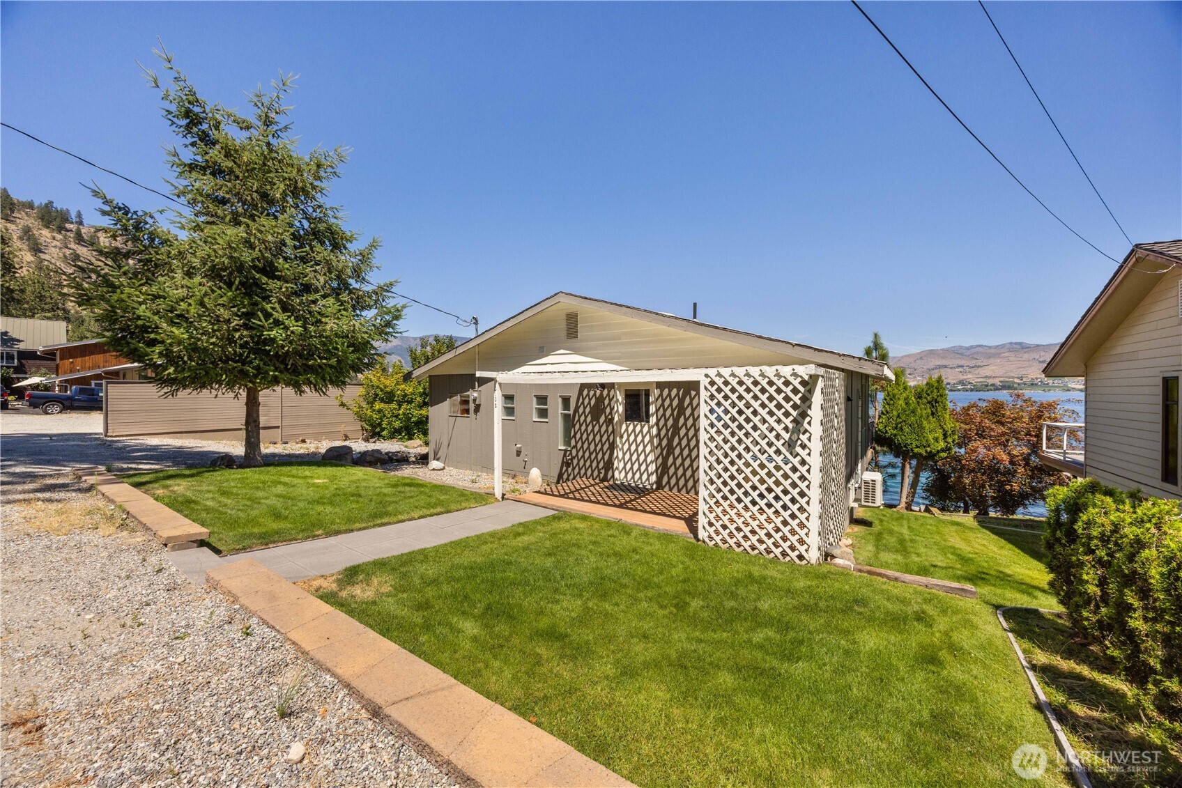 3132 S Lakeshore Road , Chelan, WA 98816
