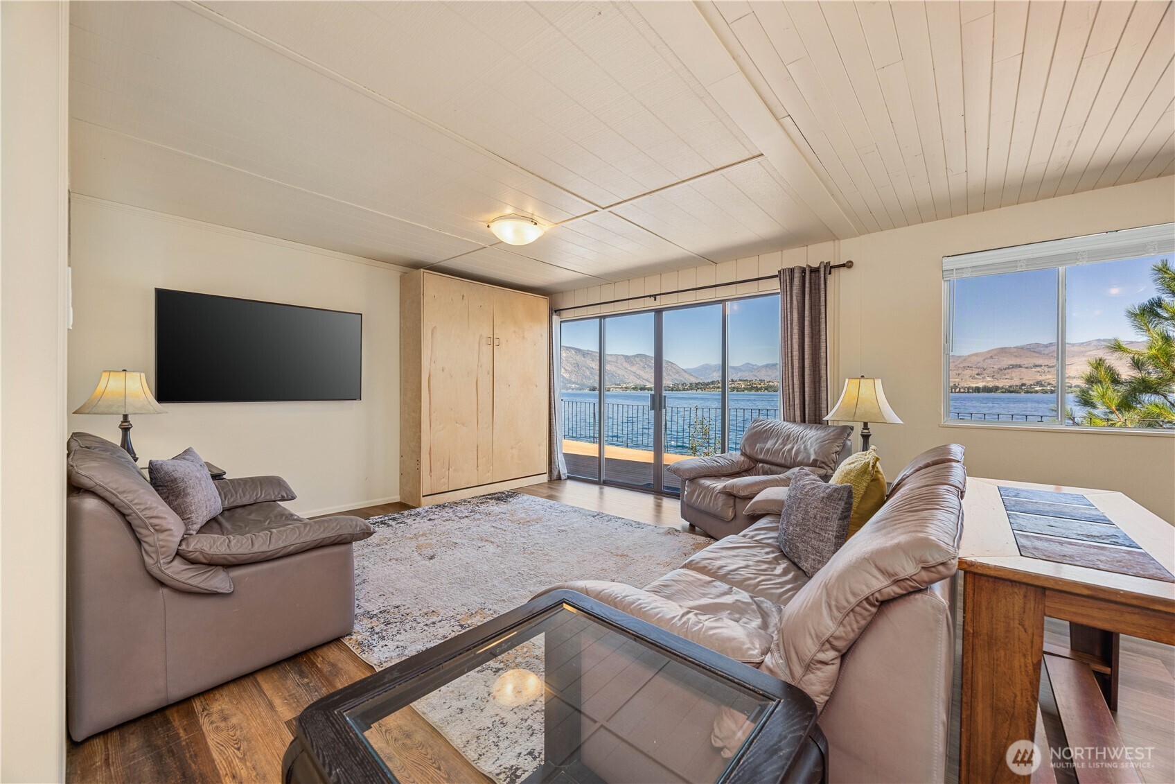 3132 S Lakeshore Road , Chelan, WA 98816