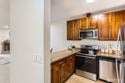 14547 NE 40th St #J302, Bellevue, WA 98007 - Photo 8