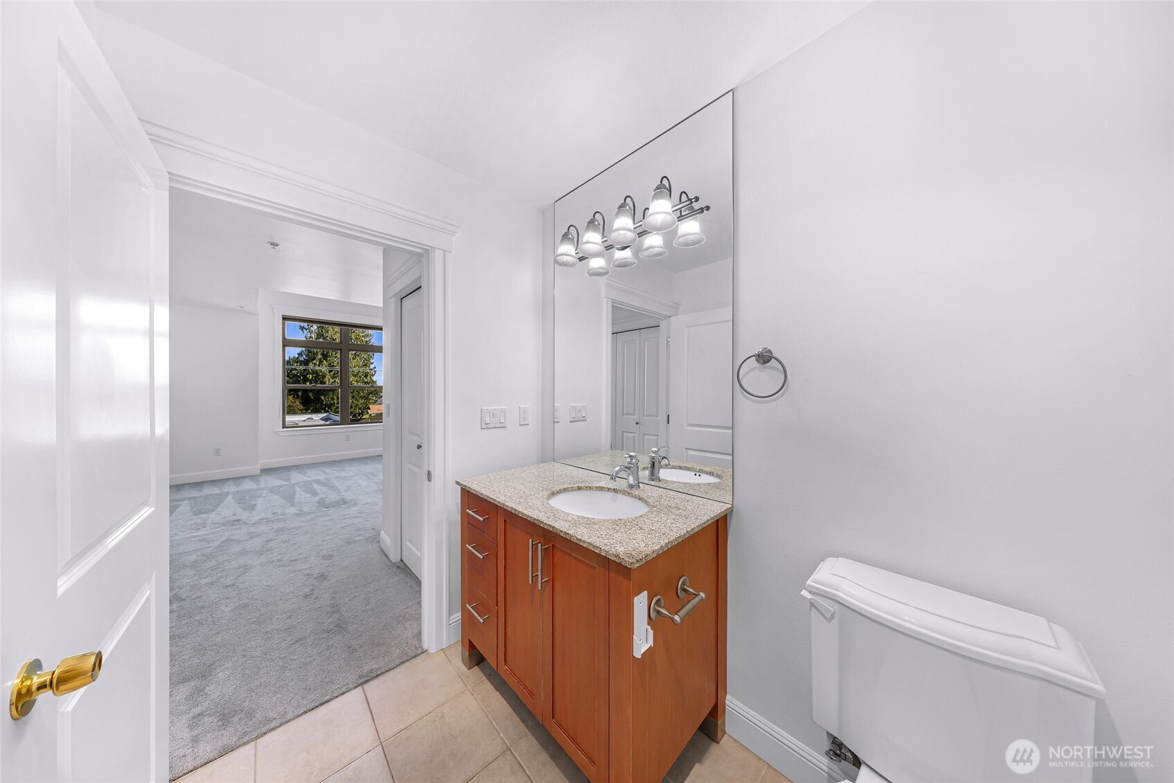 3150 W Government Way #407, Seattle, WA 98199