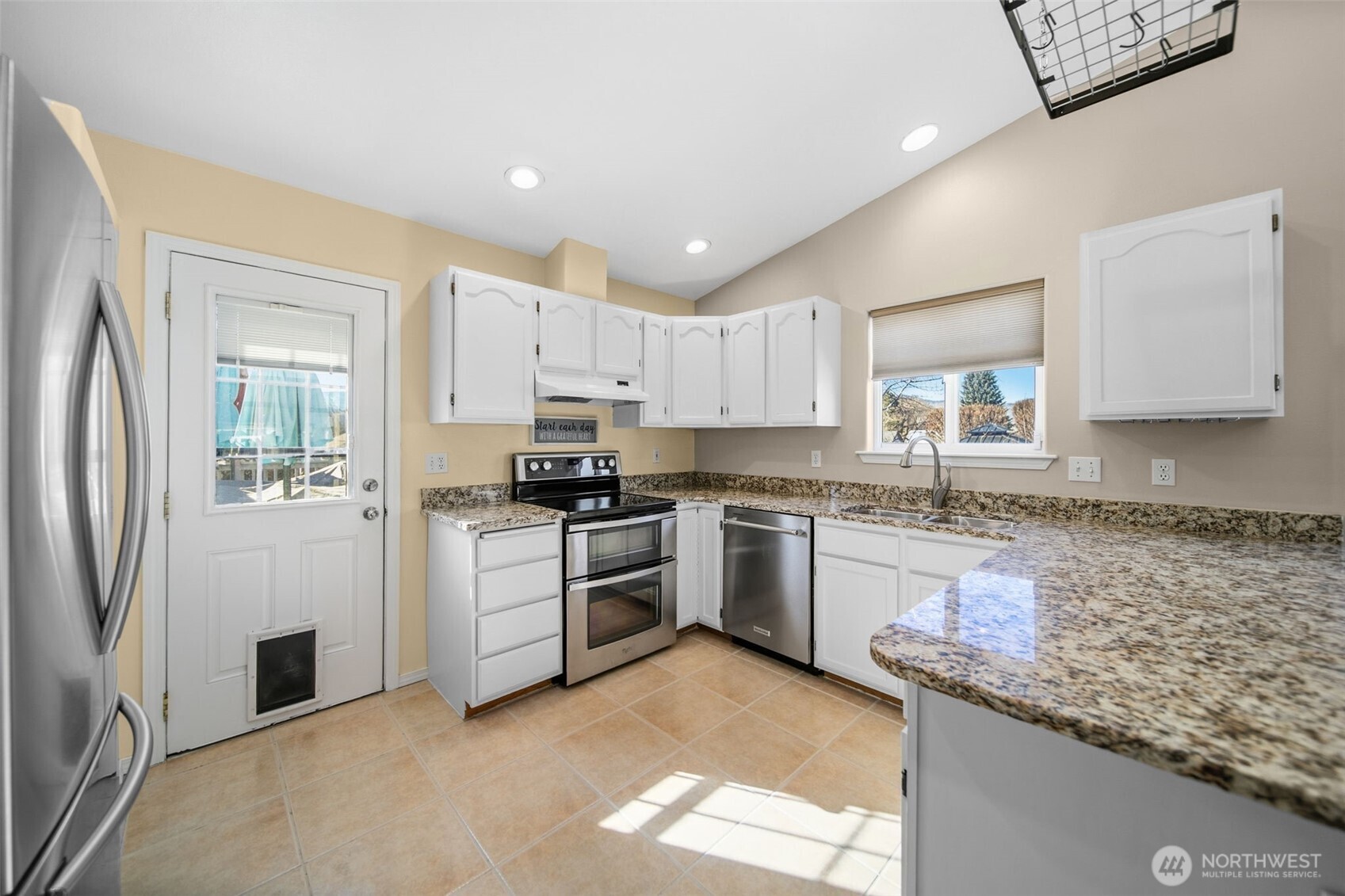 1816 NE 3rd Street , East Wenatchee, WA 98802