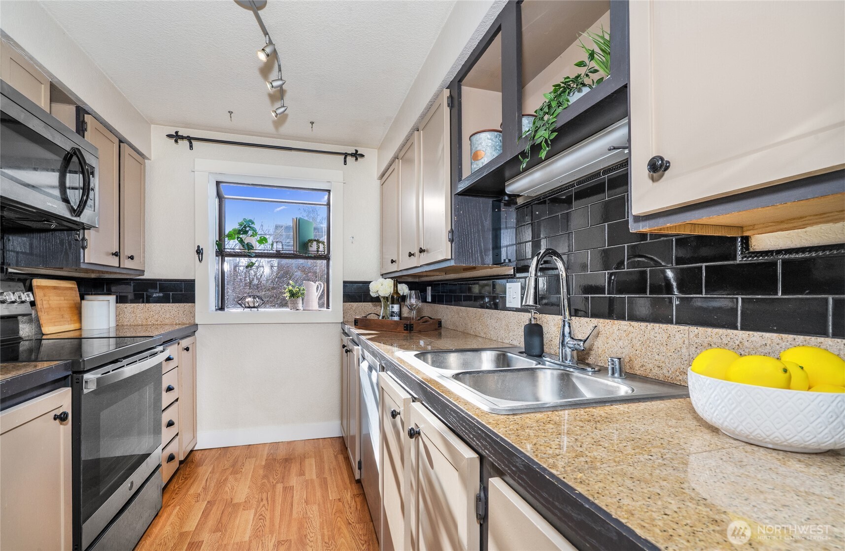 1400 NW 60th Street #202, Seattle, WA 98107