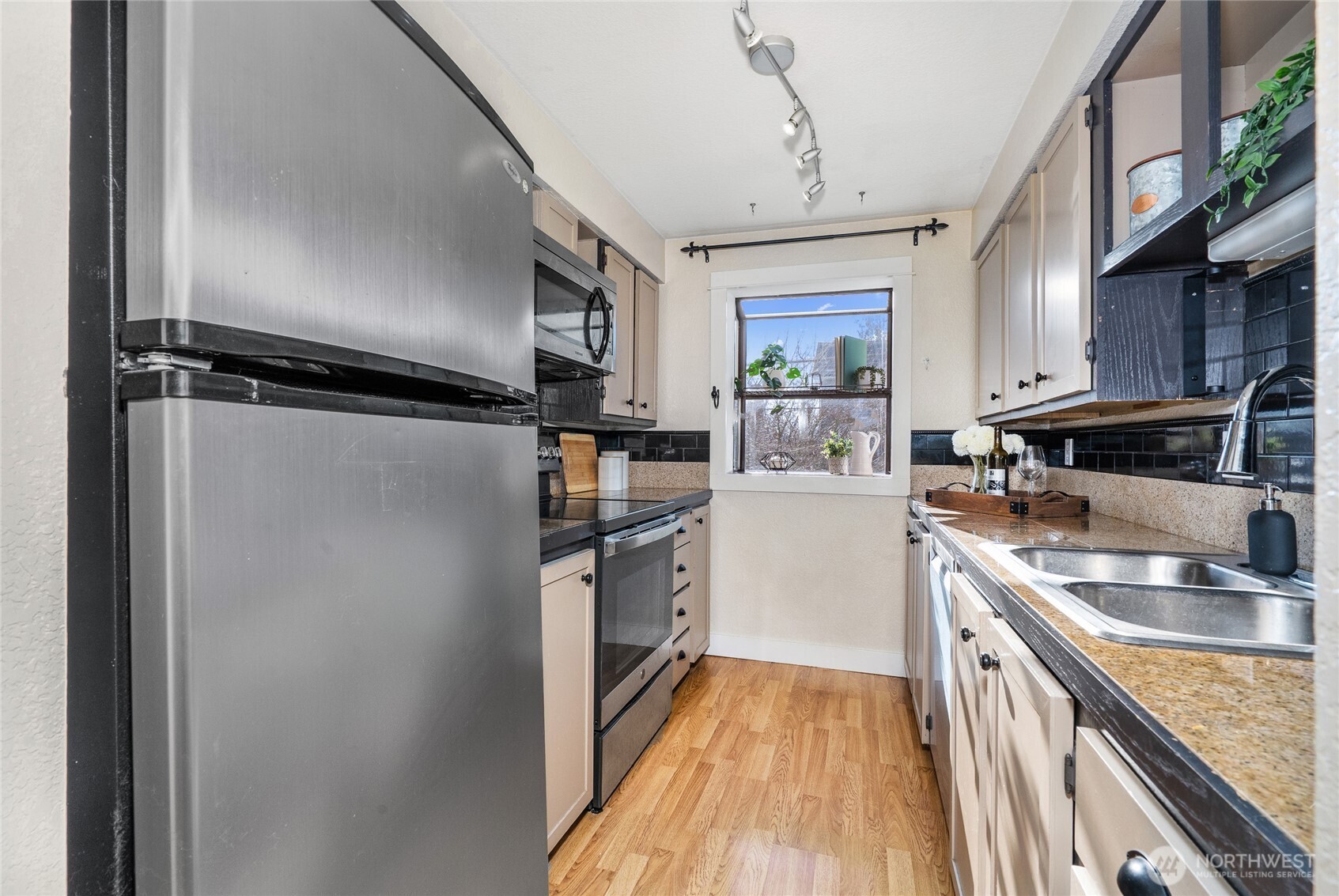 1400 NW 60th Street #202, Seattle, WA 98107