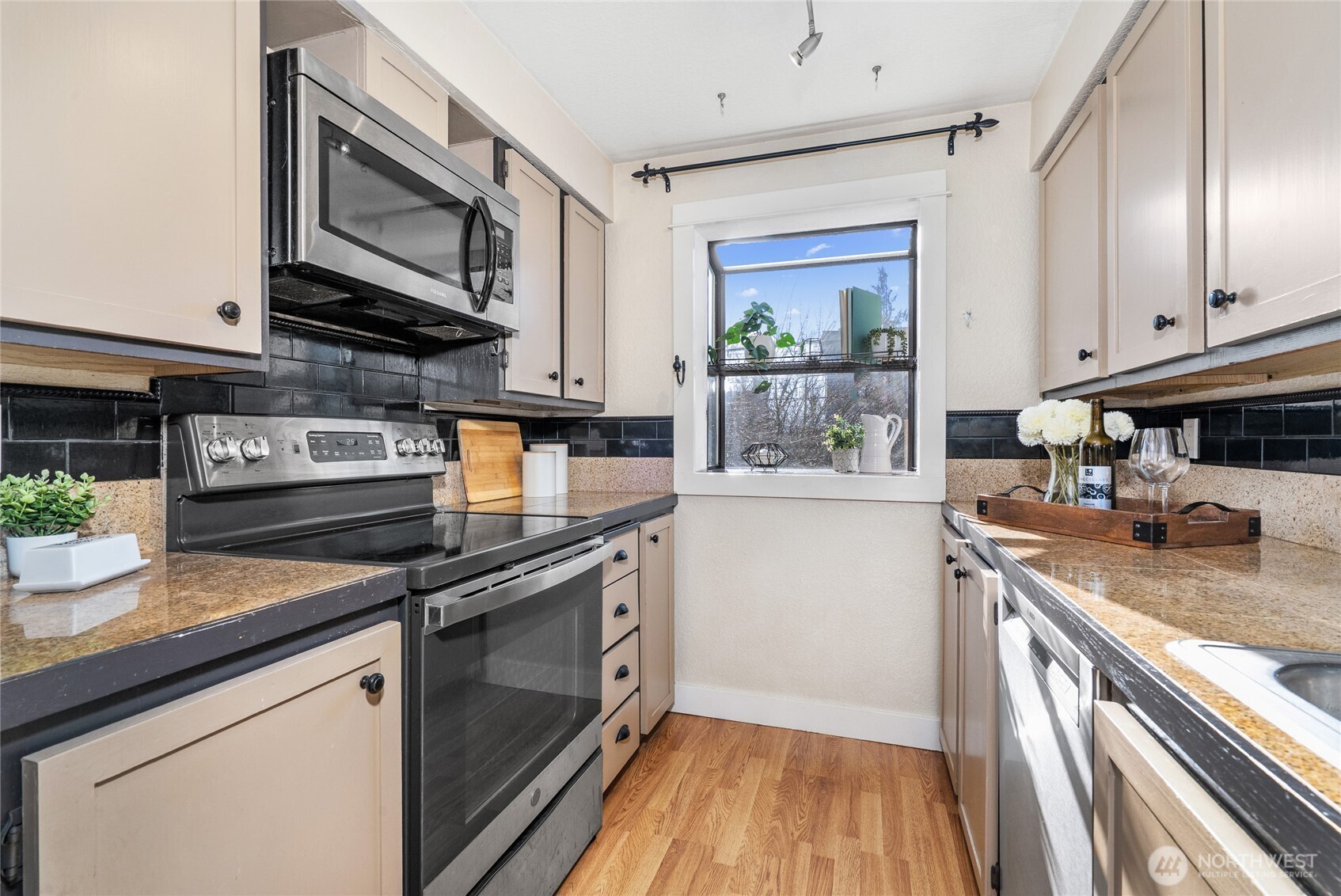 1400 NW 60th Street #202, Seattle, WA 98107