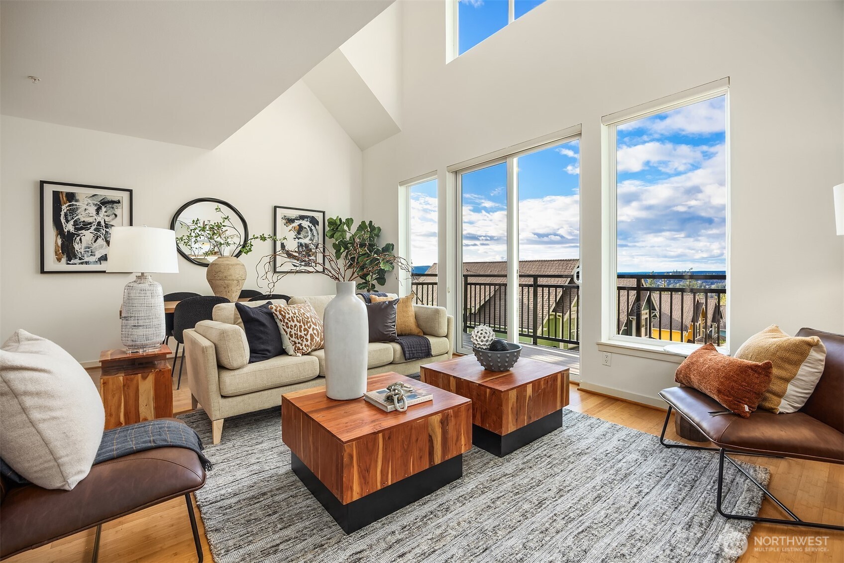 2012 NE Katsura Court #B, Issaquah, WA 98029