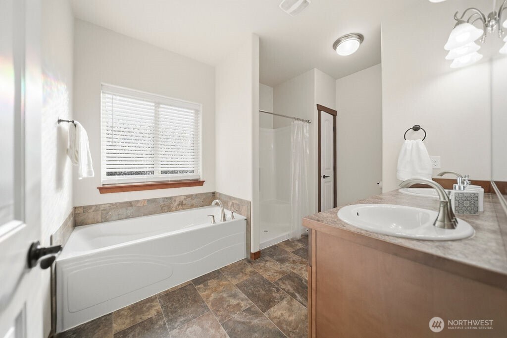 2436 NE Dynasty Drive , Poulsbo, WA 98370