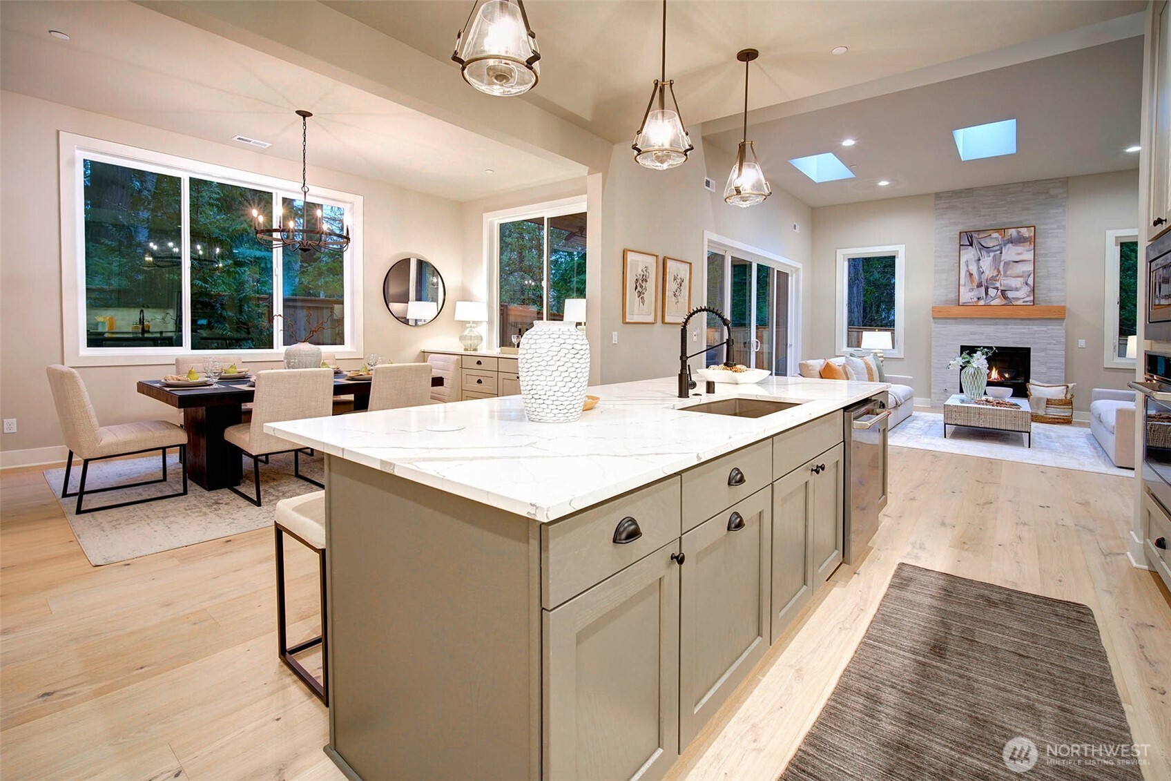 12813 NE 65th Lane , Kirkland, WA 98033