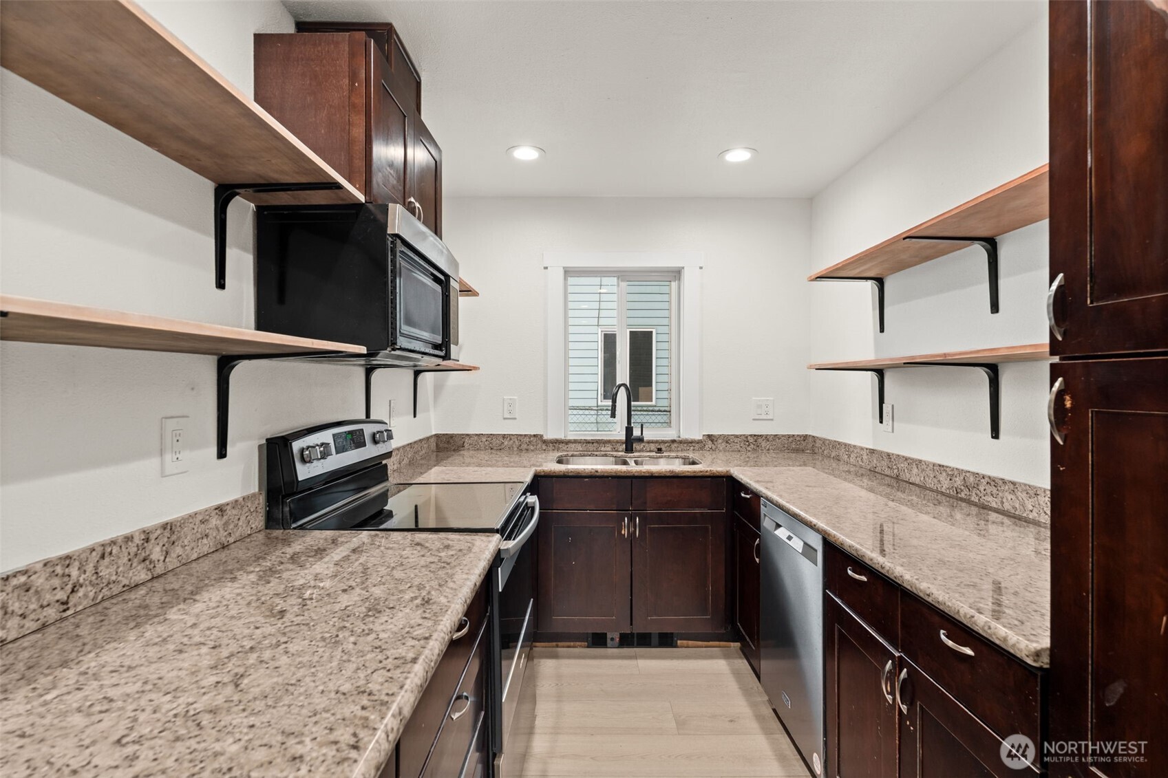 4317 S Lawrence Street , Tacoma, WA 98409-5521