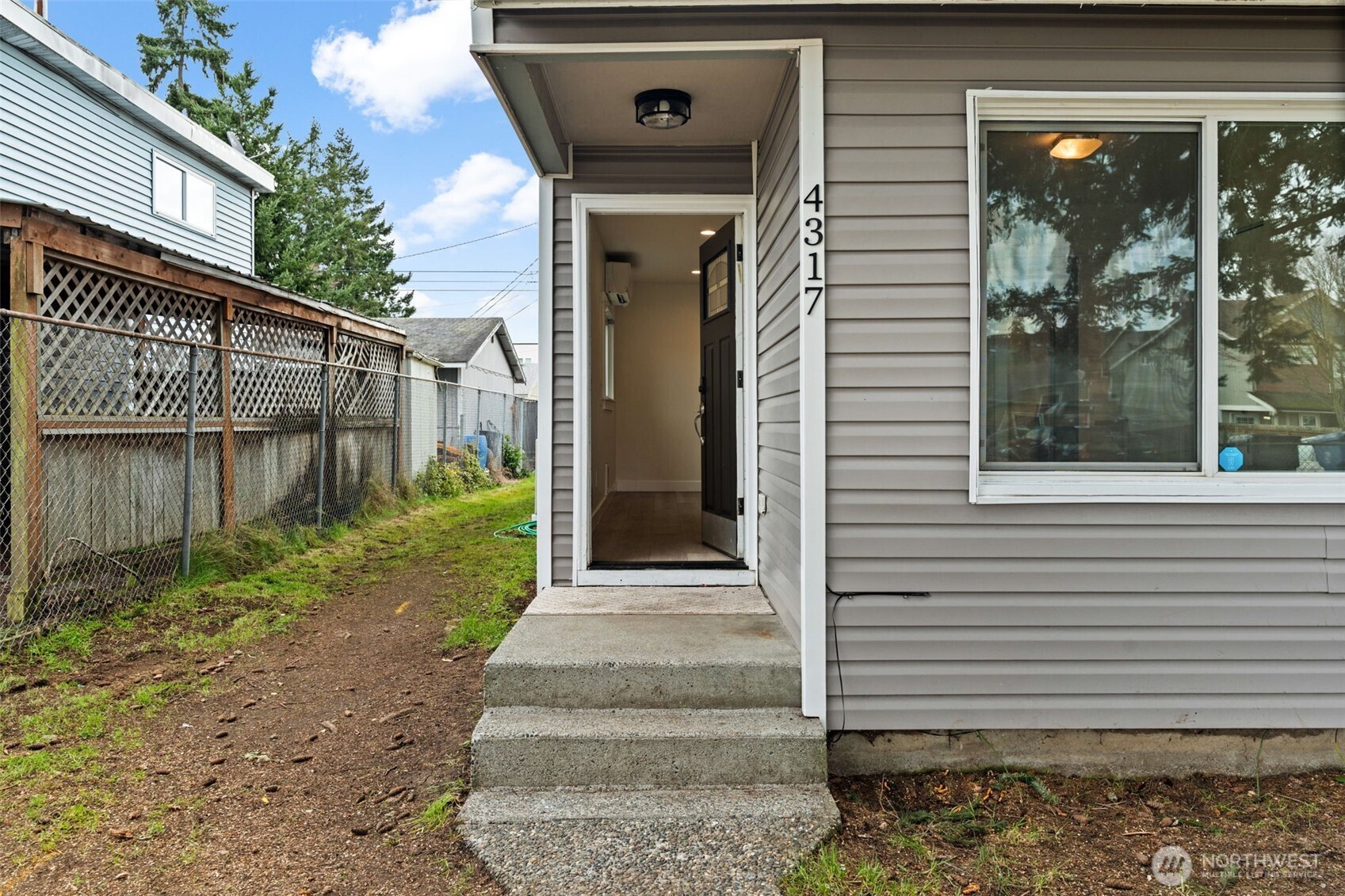 4317 S Lawrence Street , Tacoma, WA 98409-5521
