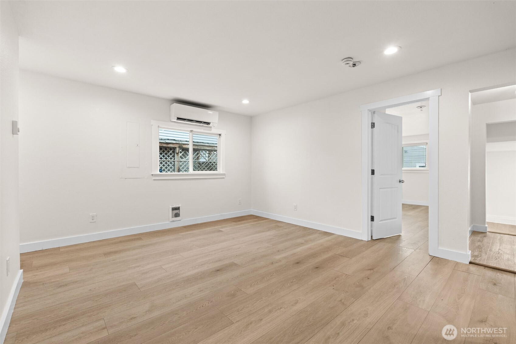 4317 S Lawrence Street , Tacoma, WA 98409-5521