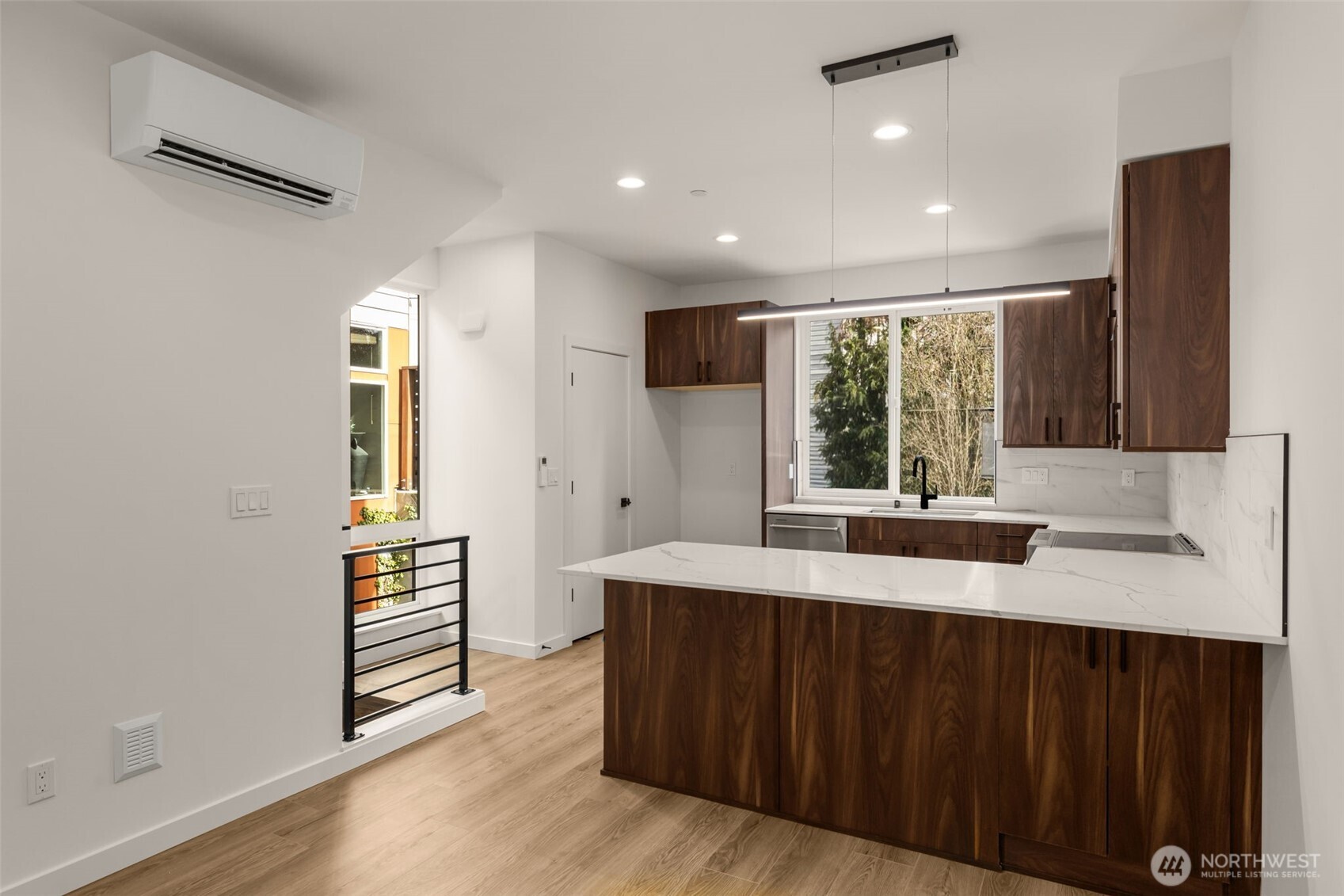 914 C 15th Avenue , Seattle, WA 98122