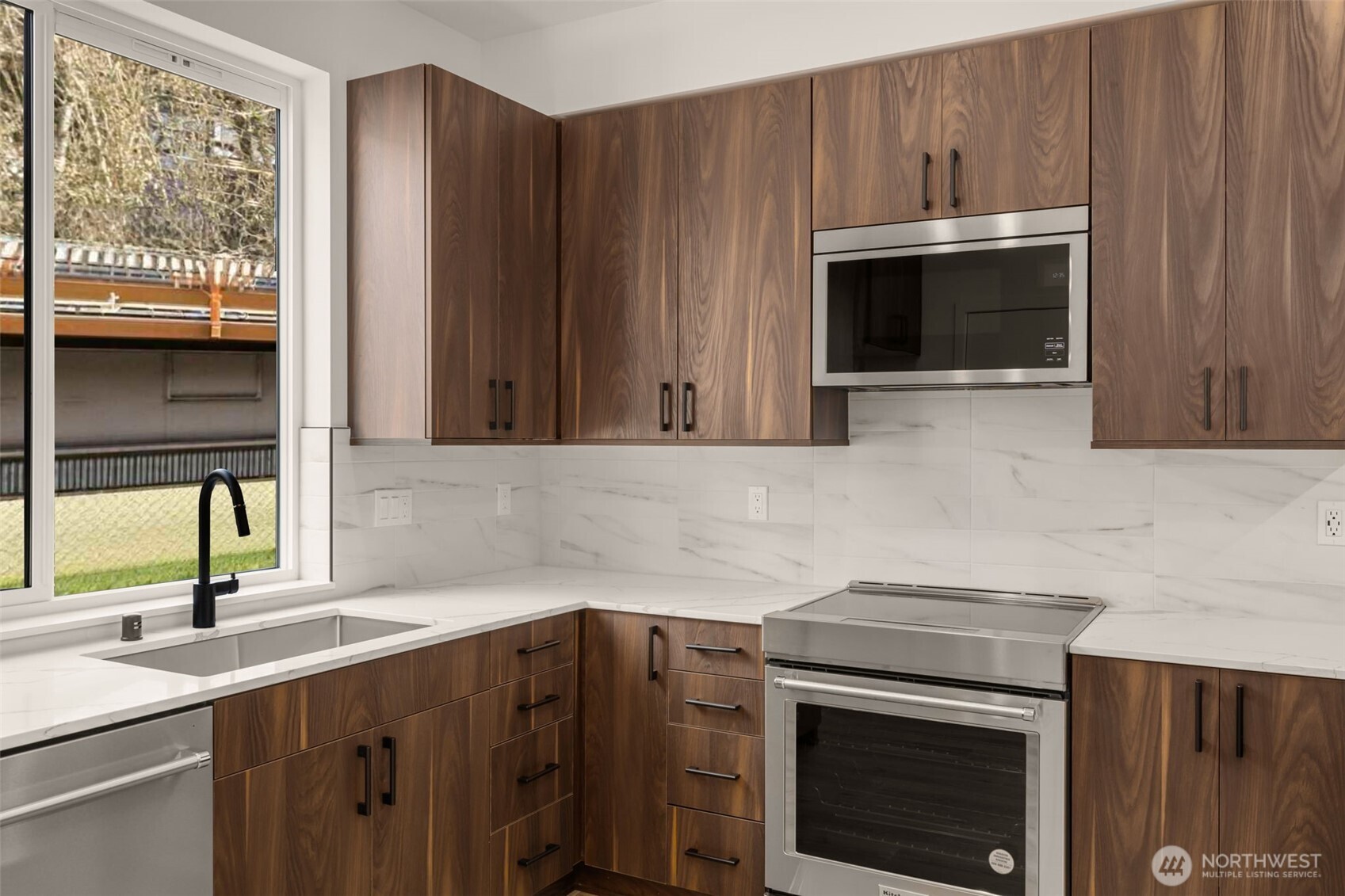 914 C 15th Avenue , Seattle, WA 98122