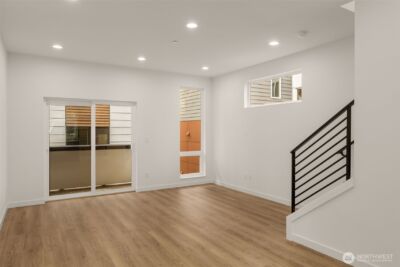 914 C 15th Avenue , Seattle, WA 98122 - Photo 7