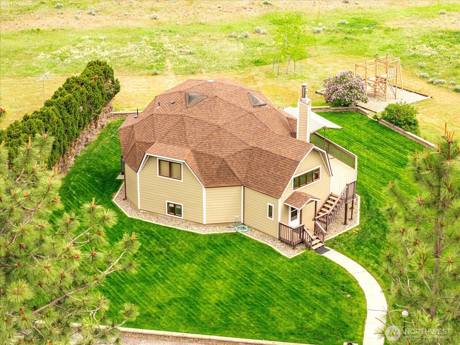 1470 State Route 174 , Grand Coulee, WA 99133