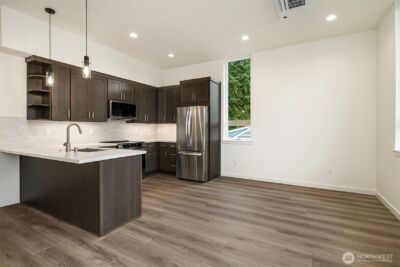 2006 120th Street NE #Unit 2, Seattle, WA 98125 - Photo 4