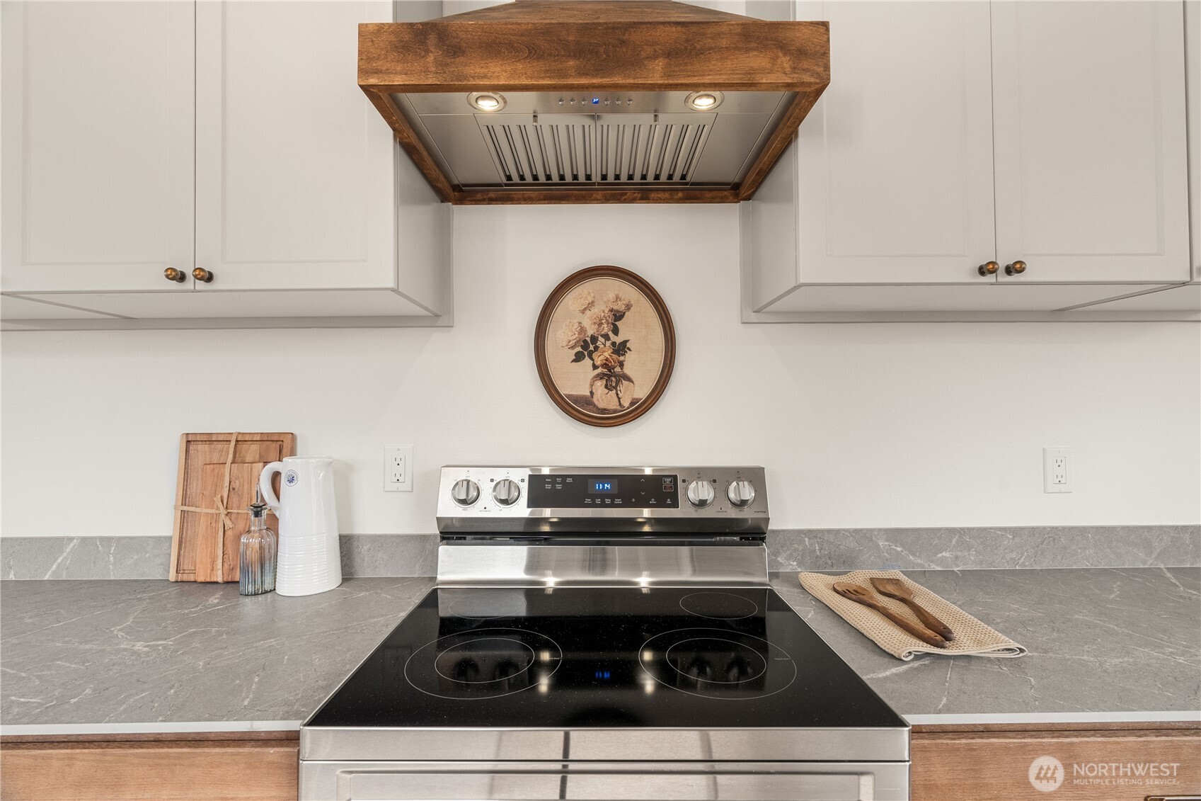 915 Eklund Avenue , Hoquiam, WA 98550