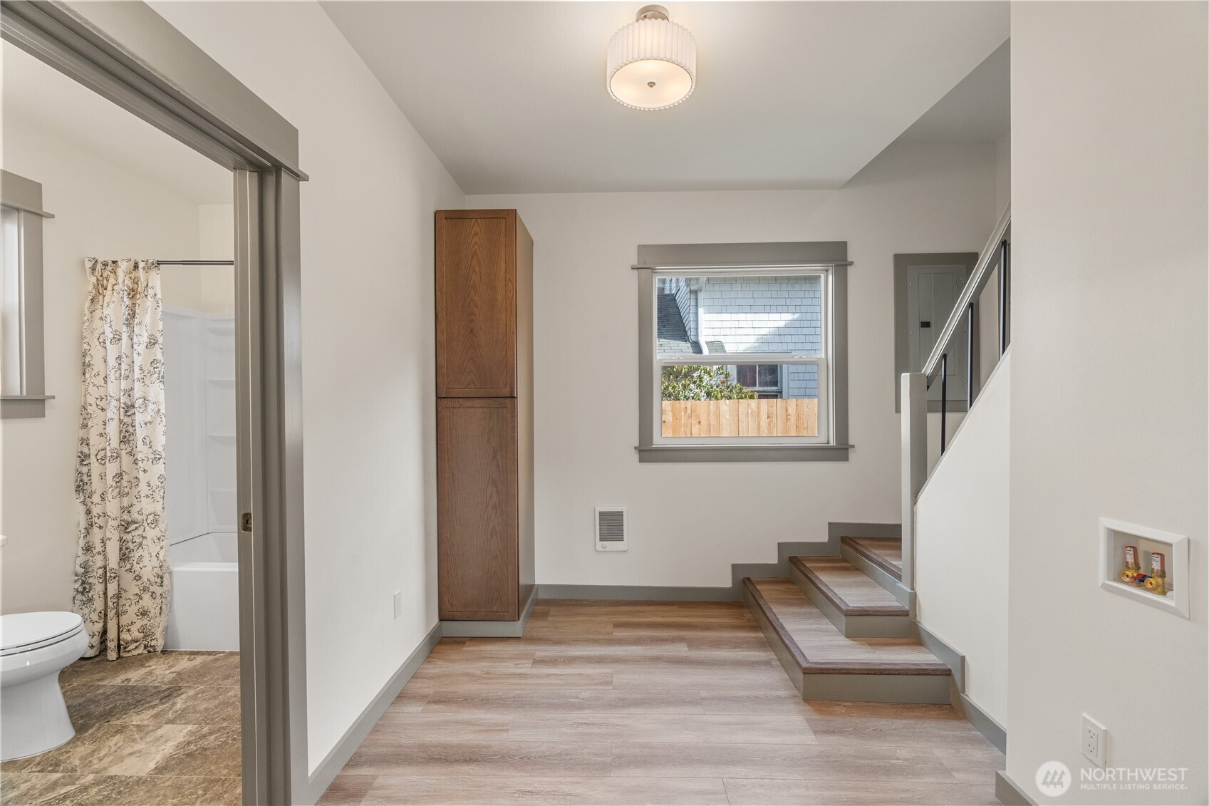 915 Eklund Avenue , Hoquiam, WA 98550