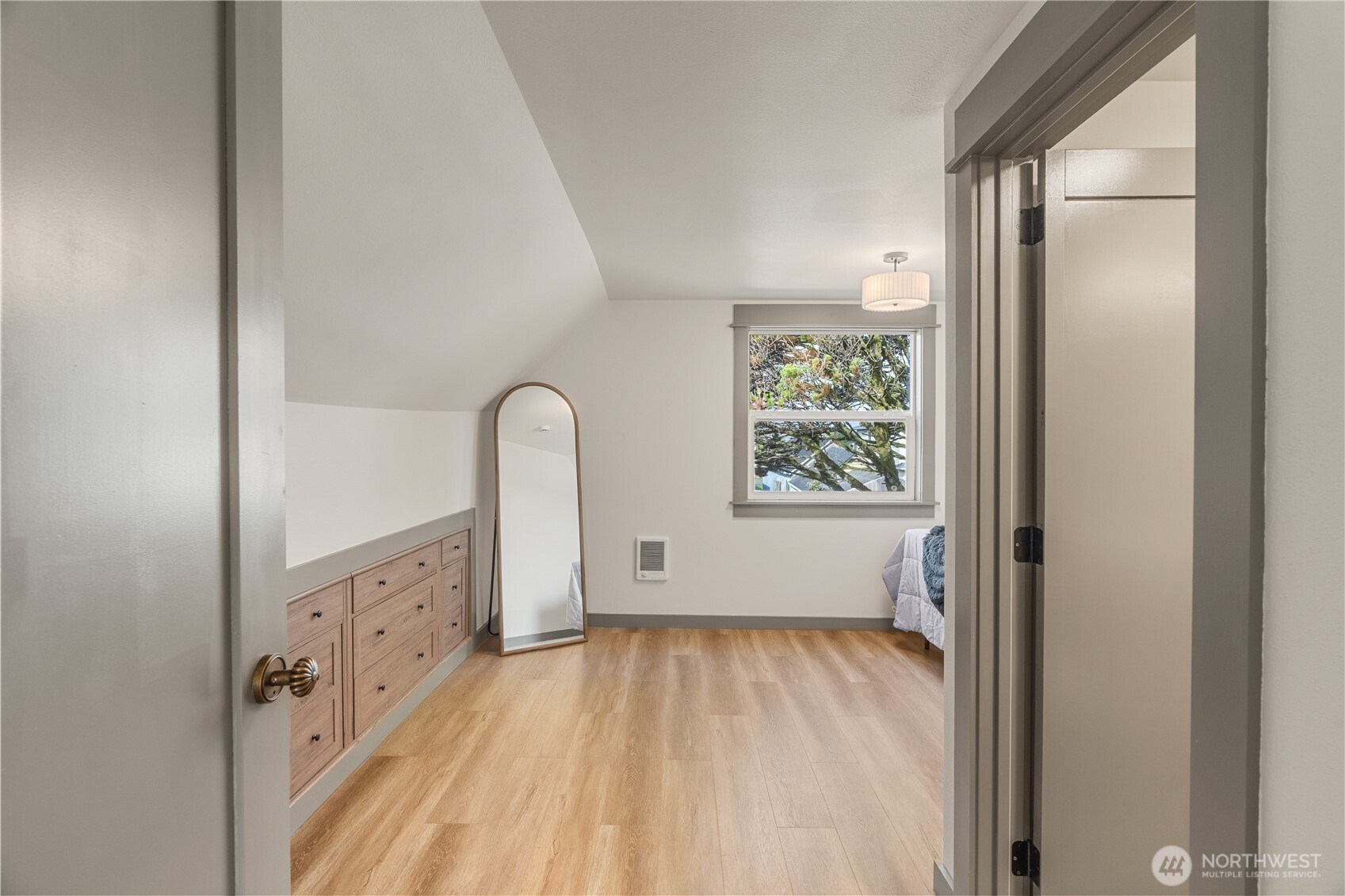 915 Eklund Avenue , Hoquiam, WA 98550