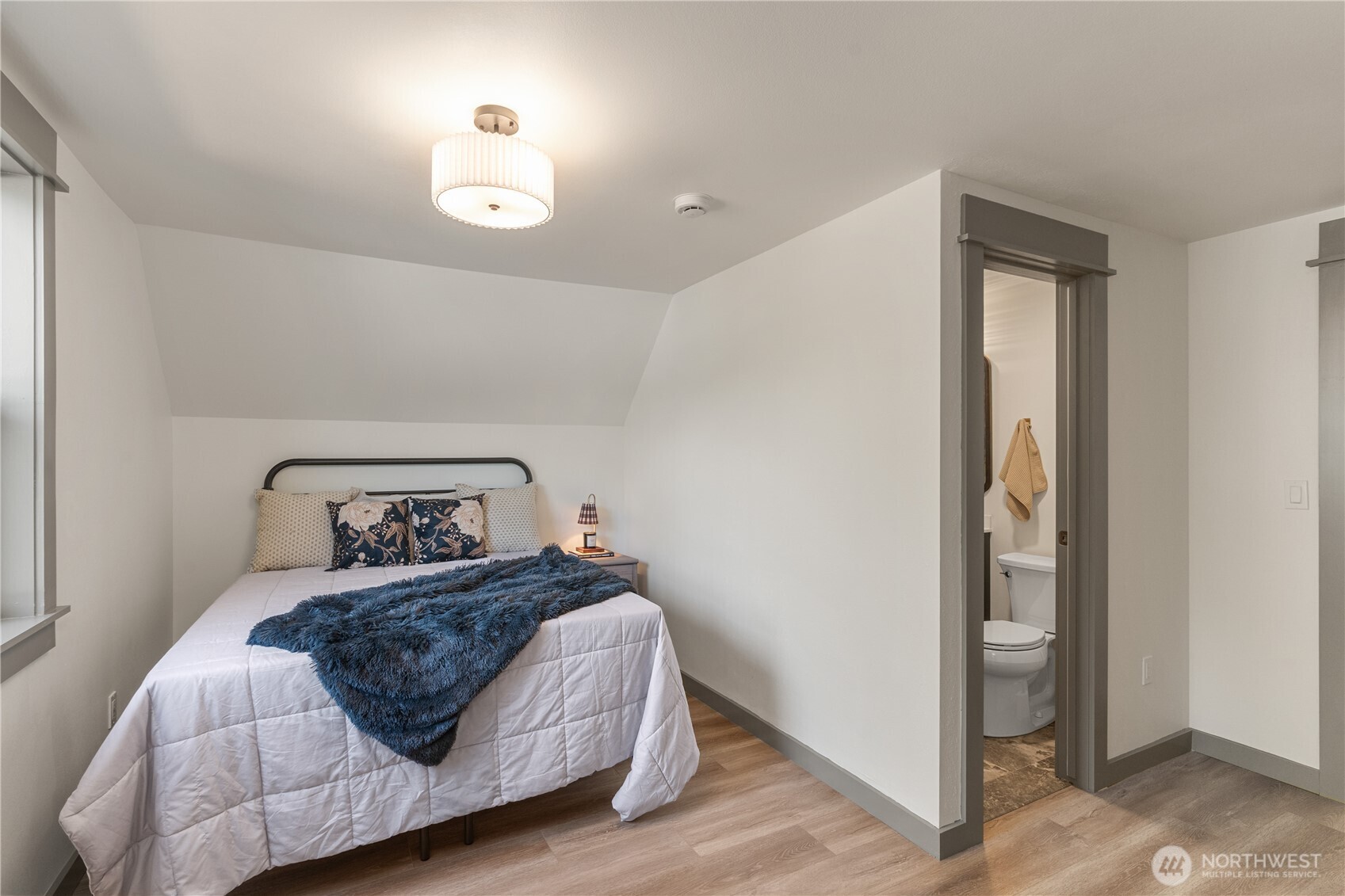 915 Eklund Avenue , Hoquiam, WA 98550