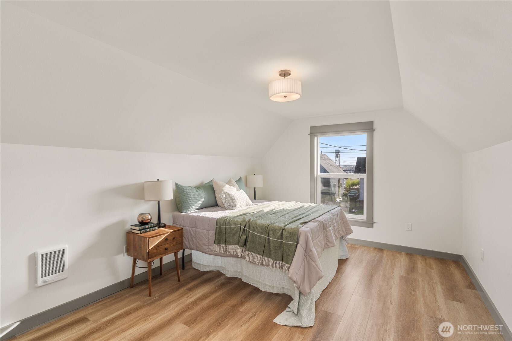 915 Eklund Avenue , Hoquiam, WA 98550