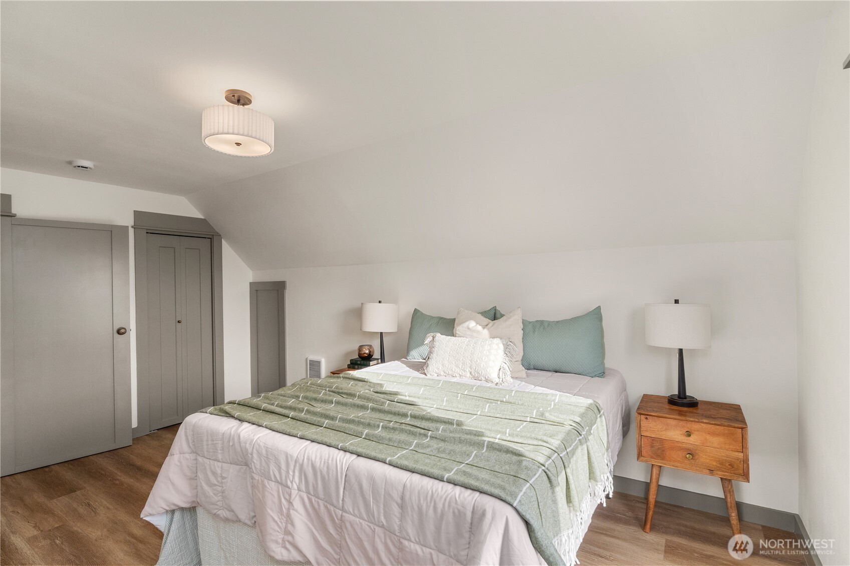 915 Eklund Avenue , Hoquiam, WA 98550